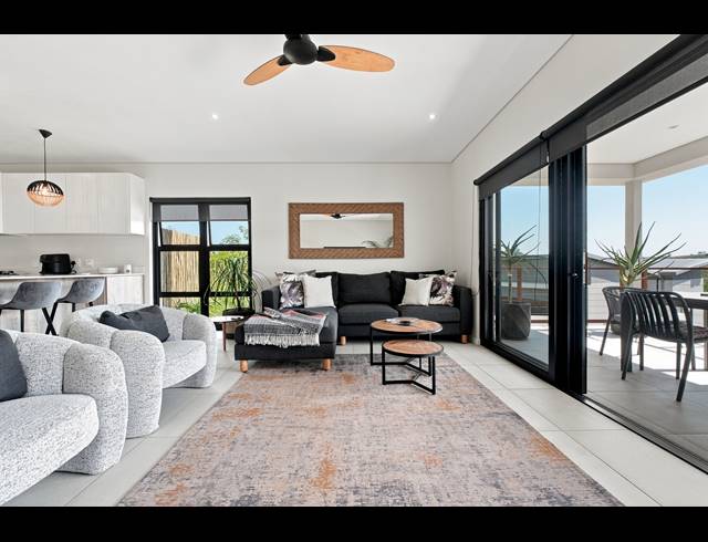 3 BEDROOM TOWNHOUSE FOR SALE IN PALM LAKES ESTATE
